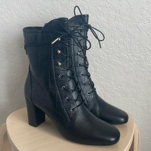 NWT ✨ Longchamp Black Crocodile Leather Print Heeled Ankle Bootie Size 41